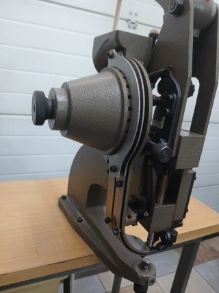 Máquina Jopevi a pedal para remaches
