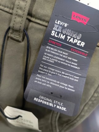 Pantalón Chino Levi's Slim Taper Verde Oliva