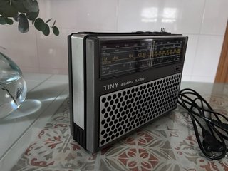 Radio multibanda ITT Tiny
