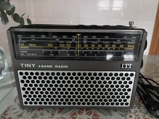 Radio multibanda ITT Tiny