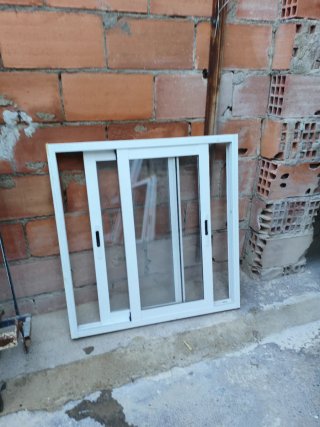 Ventana aluminio corredera pequeña