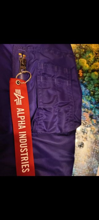 Chaqueta Alpha Industries colaboración Lakers