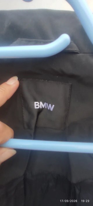 Chaquetón negro bmw