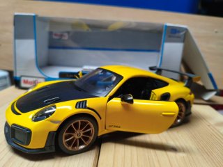 Porsche 911 GT2 RS Burago 1/24