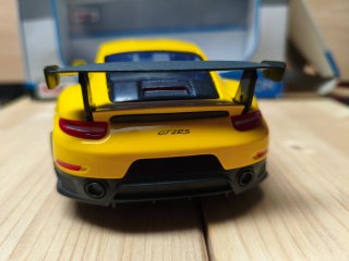 Porsche 911 GT2 RS Burago 1/24