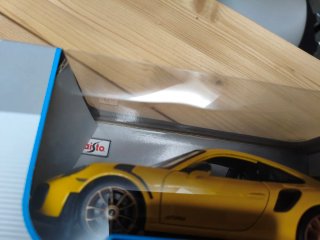 Porsche 911 GT2 RS Burago 1/24