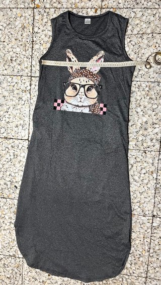 Vestido gris con estampado de conejito