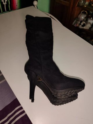 Botas altas de tacón negras