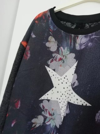 Original diseño con cremallera trasera. Impecable.