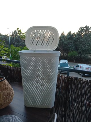 Tiesto de ropa blanco