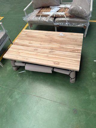 Mesa de centro Narel de madera para jardín