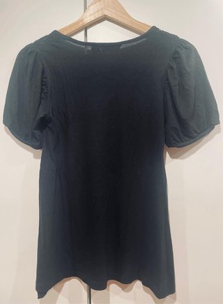 Camiseta negra Mango con encaje