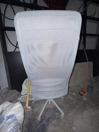 Silla de oficina ergonómica gris