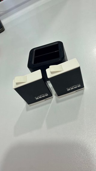 Kit originale GoPro composto da caricabatterie dual e 2 batterie Enduro