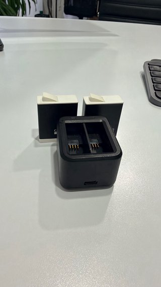 Kit originale GoPro composto da caricabatterie dual e 2 batterie Enduro