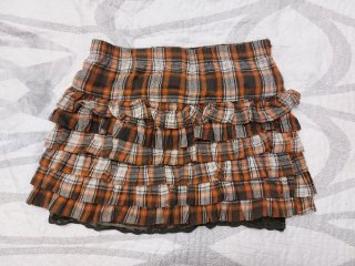Lote 2 faldas, 1 camiseta y 1 jersey. Talla S