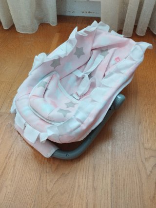 Mecedora para muñecas en perfecto estado