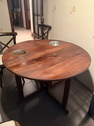 Mesa redonda plegable de madera