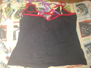 Camiseta étnica negra y morada