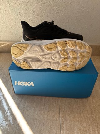 Hoka Clifton 10 Mujer Negro/Dorado