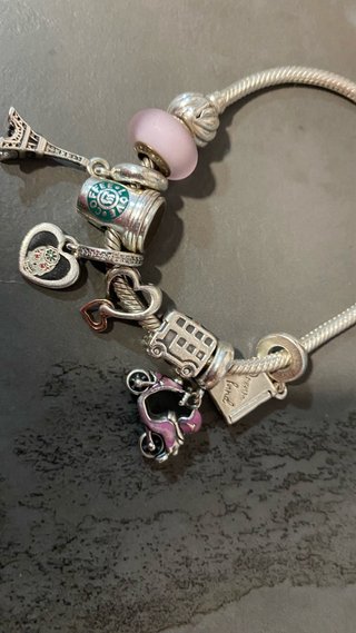 Pulsera Pandora con charms