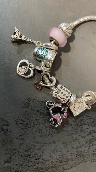 Pulsera Pandora con charms