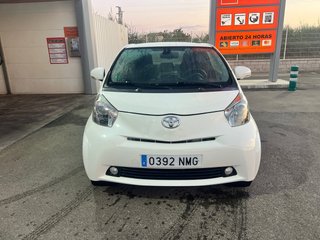Toyota iQ 2010