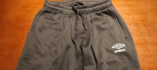Pantalón chándal Umbro negro talla S