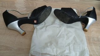 Zapatos de baile negros y plateados