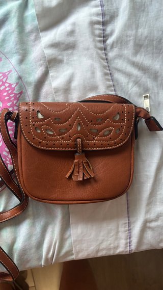 Bolso bandolera marrón con flecos