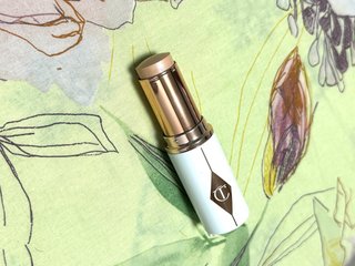 Charlotte Tilbury Unreal Skin Stick Beige/Oro