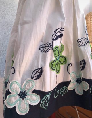 Vestido blanco con flores verdes