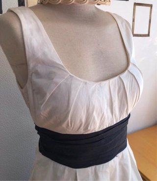 Vestido blanco con flores verdes