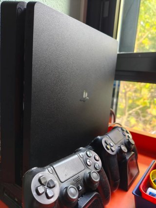 Consola PS4 Slim Sony Almacenamiento 1TB