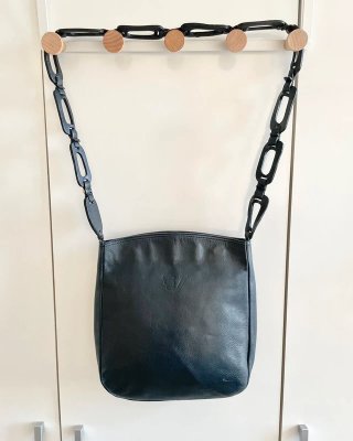 Bolso de cuero azul marino