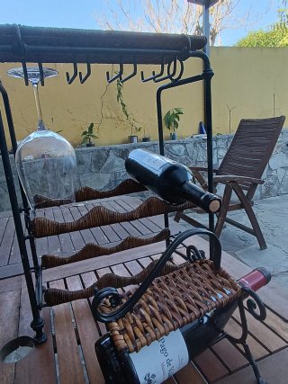 Botellero mimbre y forja