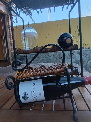 Botellero mimbre y forja