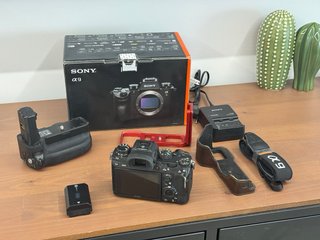 Camara Sony a9 + Grip + jaula + funda