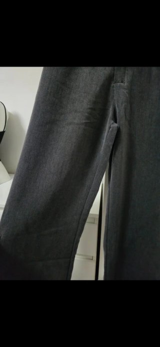 Pantaloni dritti grigi con elastico in vita