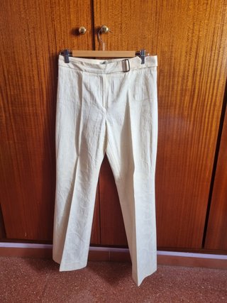 Pantalones blancos con estampado floral