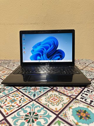 ASUS i5 8GB RAM SSD 120GB Radeon Win11