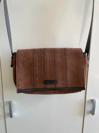 Bolso de cuero marrón