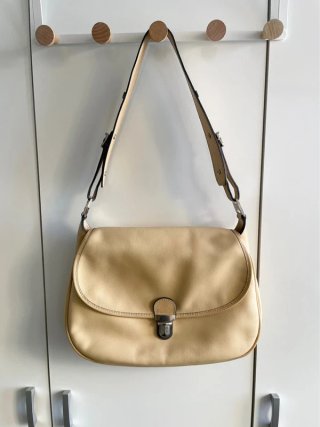 Bolso de cuero beige