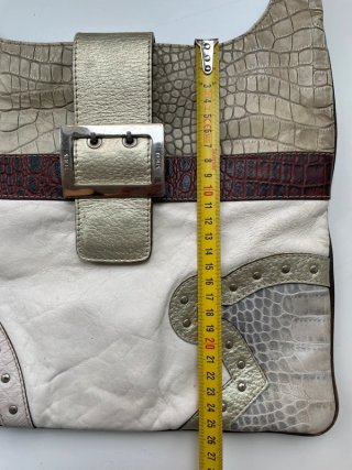 Bolso de cuero beige y dorado