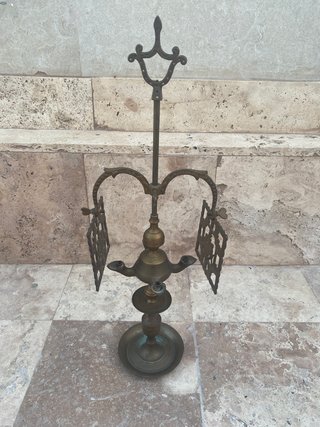 Antiguo velón / candelabro lucentino de bronce