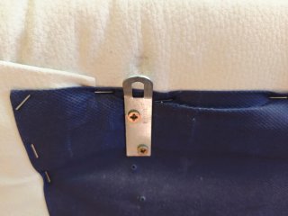 Cabecero de cama beige de tela