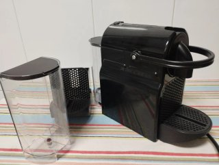 Cafetera Nespresso Inissia Negra