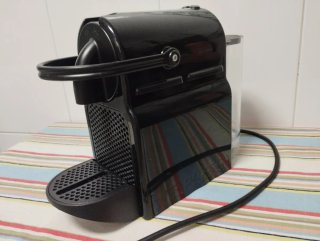 Cafetera Nespresso Inissia Negra