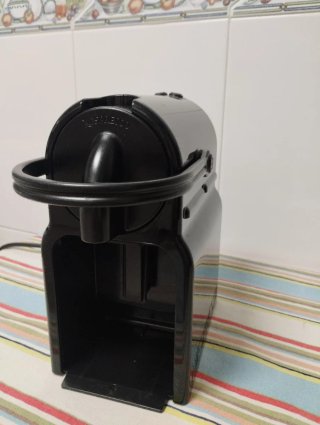 Cafetera Nespresso Inissia Negra