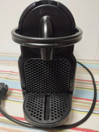 Cafetera Nespresso Inissia Negra
